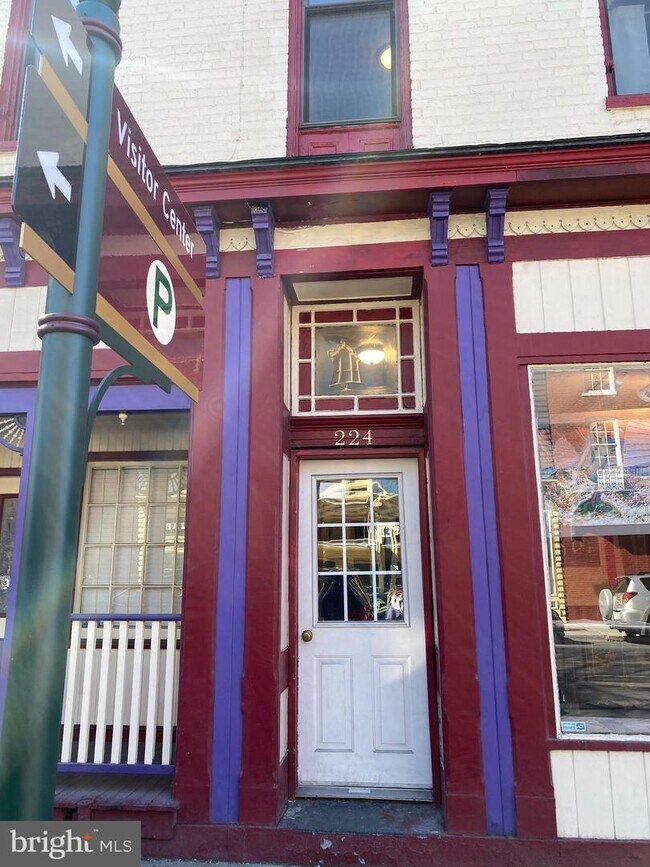 Building Photo - 224 N Queen St