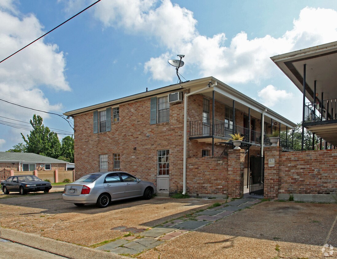 Building Photo - 113-117 Carnation Ave