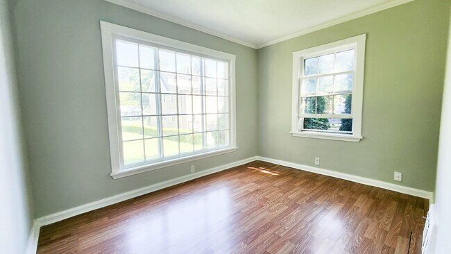 Building Photo - Adorable 3 bedroom, 2 single family
