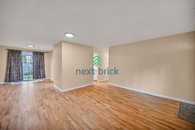 Foto del edificio - Charming 4-Bed Oasis in Renton with 2 Full Baths