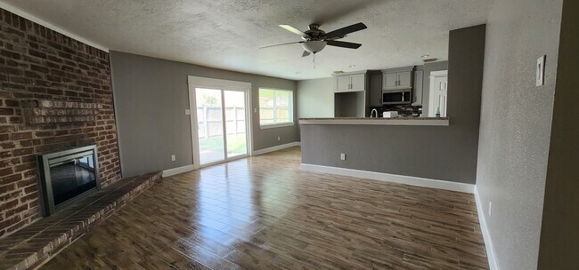 Building Photo - 15331 S Silver Green Dr