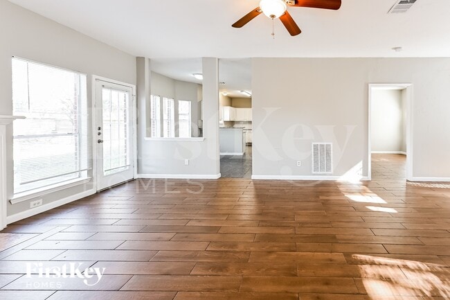 Foto del edificio - 3117 Bay Creek Dr