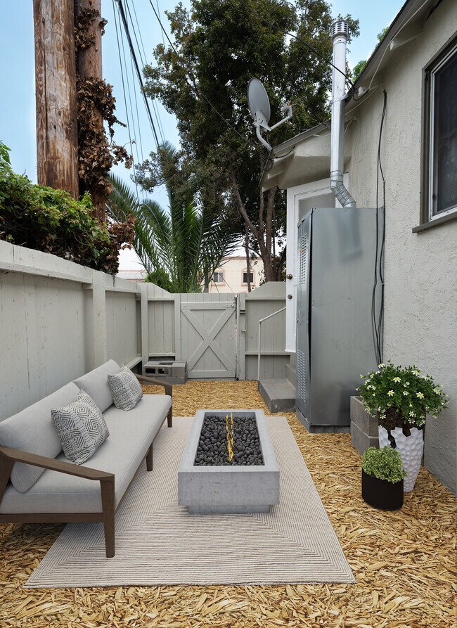 Building Photo - 1719 Cabrillo Ave