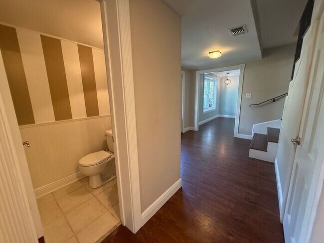 Foto del edificio - Gulf Breeze - Proper - 5 bedroom, 3.5 bathroom with pool and lawn care included