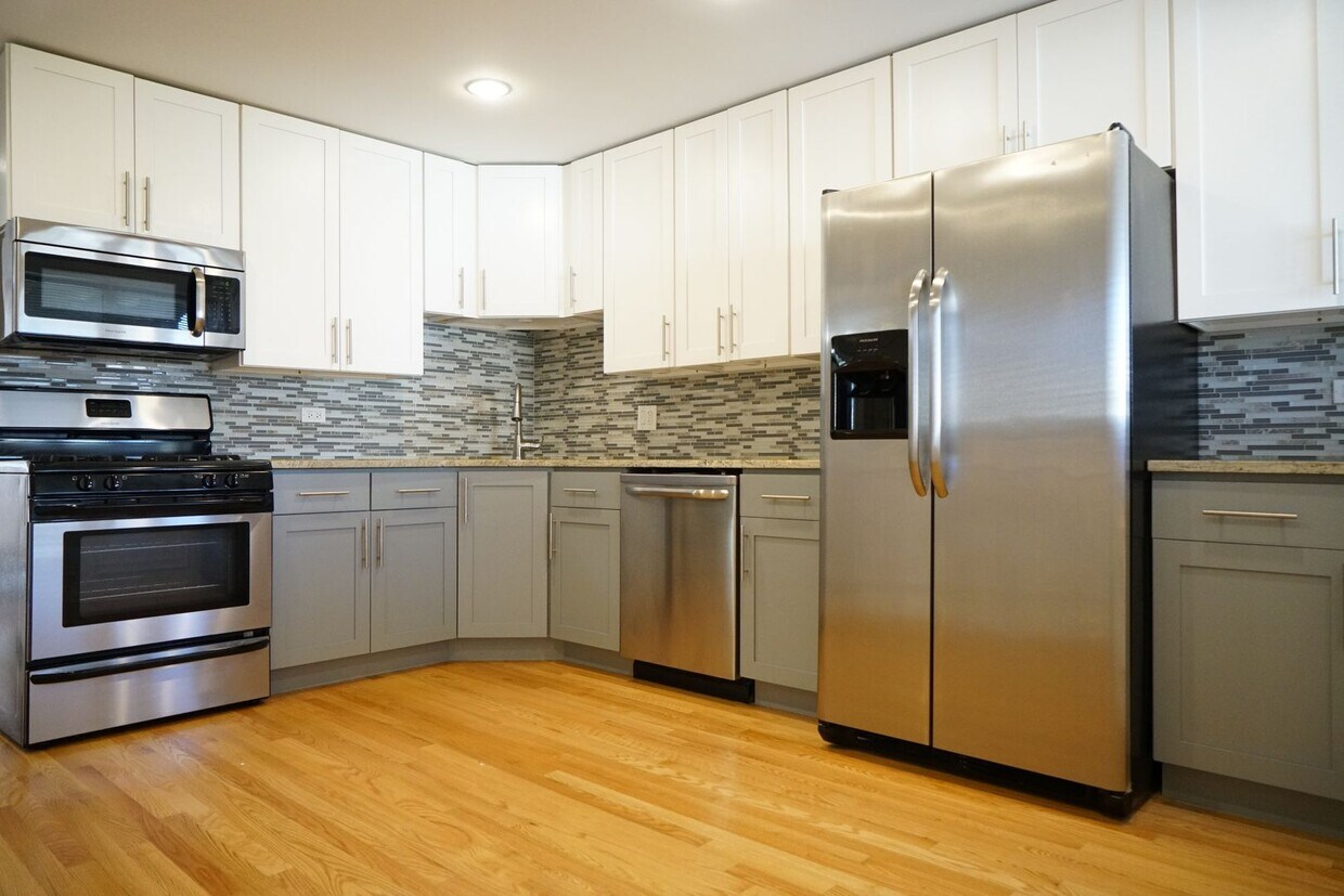 Foto principal - 3322 N Troy St