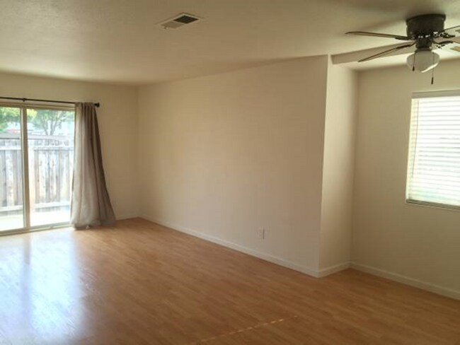 Foto del edificio - 1846 Primavera Dr