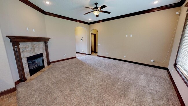 Building Photo - 328 Creekside Dr