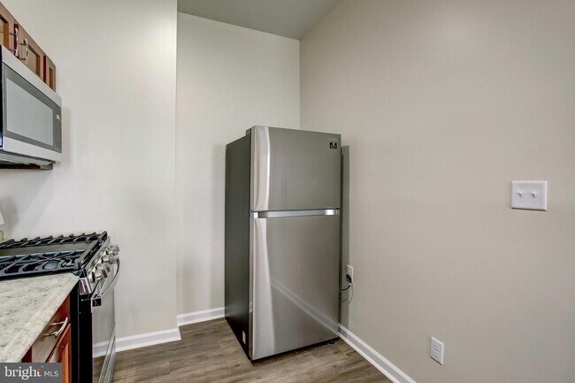 Foto del edificio - 300 S Conkling St