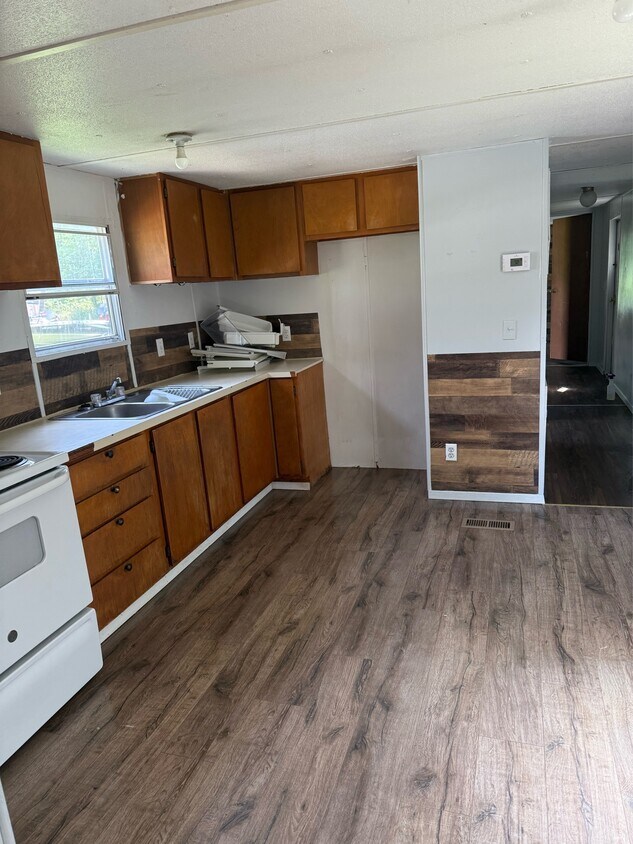Foto del edificio - 114 Spring St Unit C