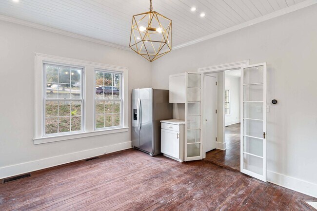 Foto del edificio - 2054 Walton Wy