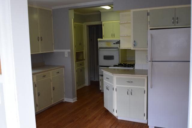 Building Photo - 3 bedroom in Carpentersville IL 60110