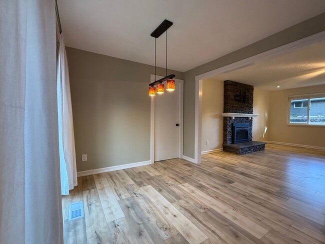 Building Photo - Well-Maintained Home with Updated Interior and Spacious Garage