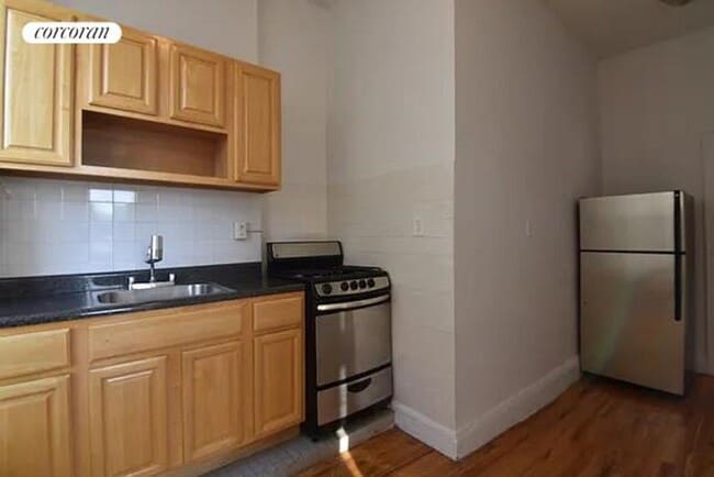 Building Photo - 368 Van Brunt St