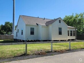 Building Photo - 400 King Edward Pl