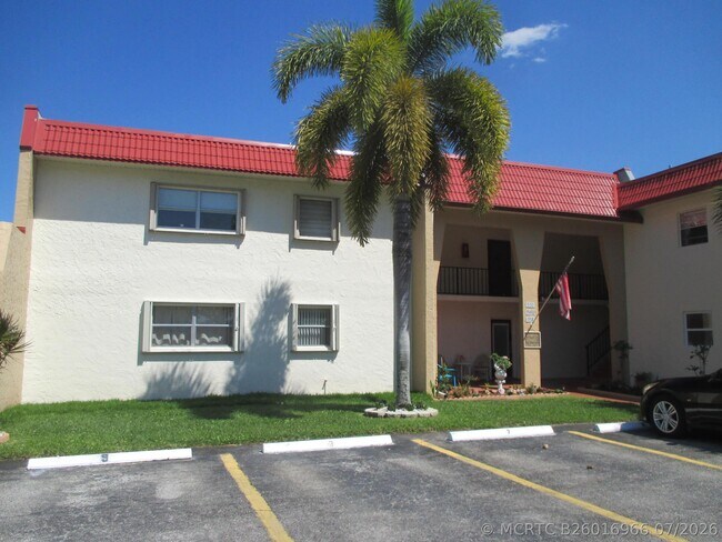 Building Photo - 106 Lake Dora Dr