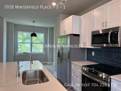 Foto del edificio - 3928 Winterfield Pl