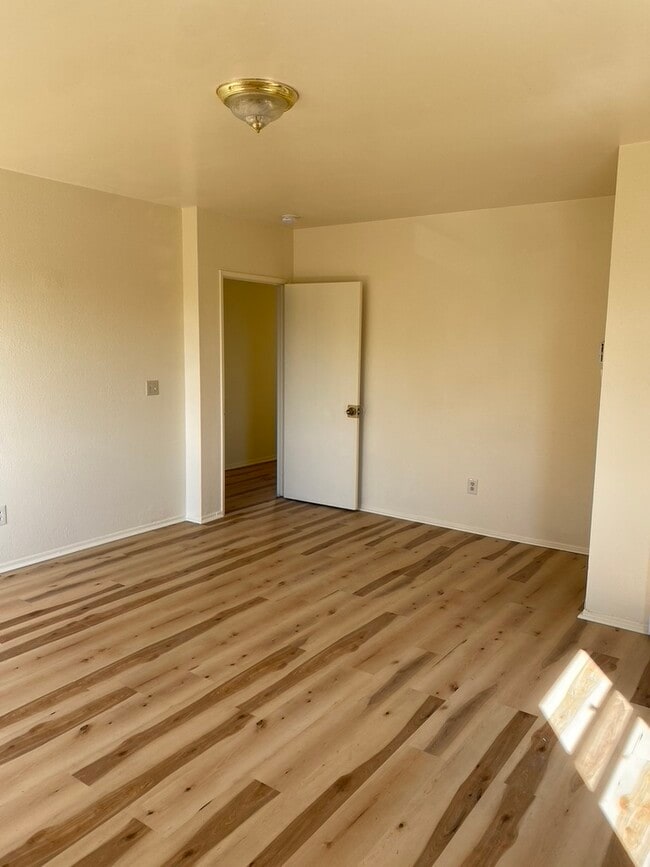 Spacious Master bedroom - 3050 National Ave