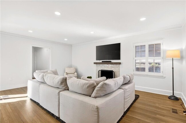 Building Photo - 2226 Melante Dr NE