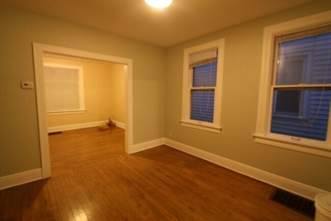 Foto del edificio - 2443 N Bartlett Ave
