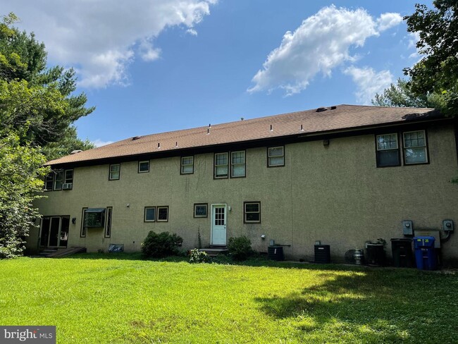 Building Photo - 303 Lehigh Rd N