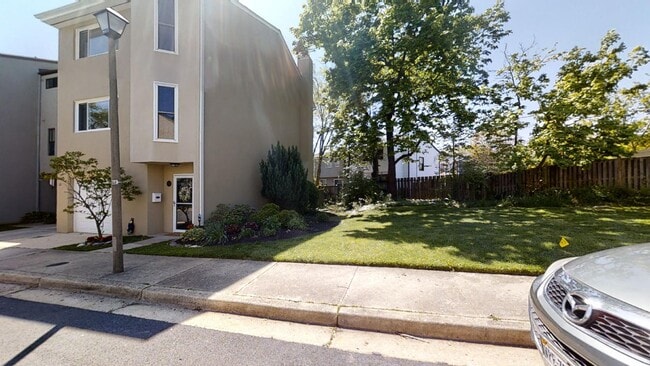 Building Photo - 1924 N Woodley St