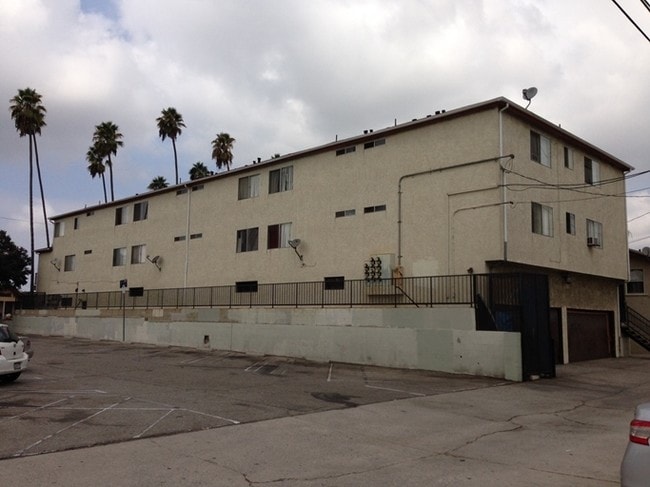 Building Photo - 930 N Marine Ave