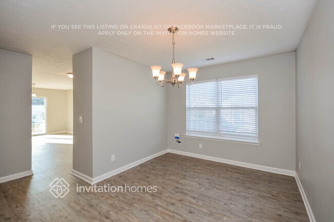 Foto del edificio - 423 Crested View Dr