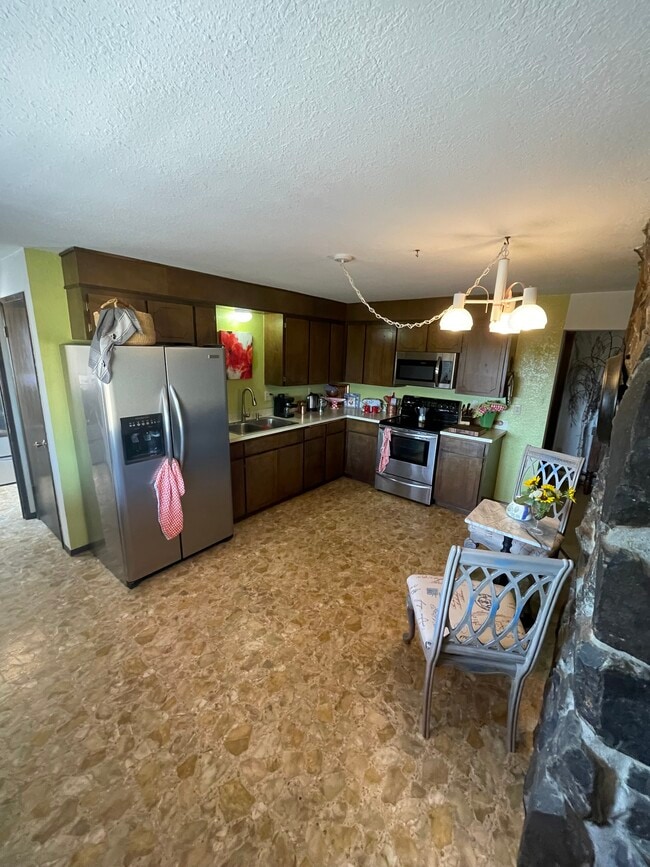 Building Photo - 995 Grandview Ave