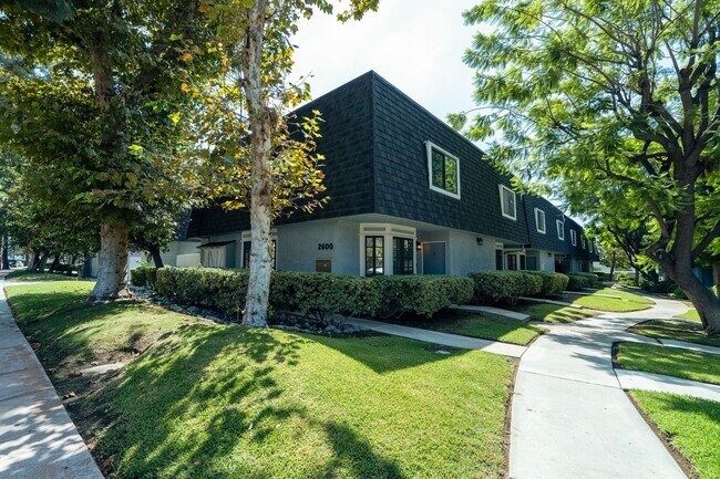 Foto del edificio - 2600 Huntington Dr