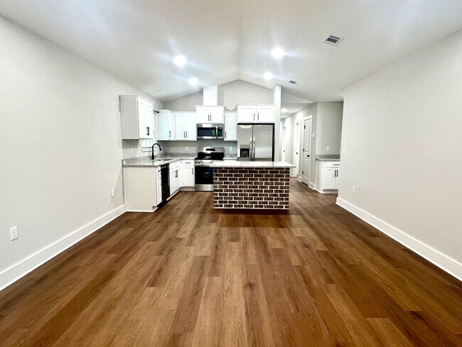 Foto del edificio - 4417 Oak Ln