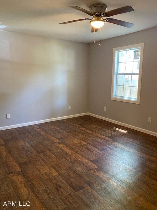 Building Photo - 2 br, 1 bath House - 107 Riverbend Dr