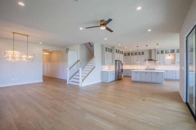 Foto del edificio - Stunning 5 BR/5 BA Single-Family Home in E...