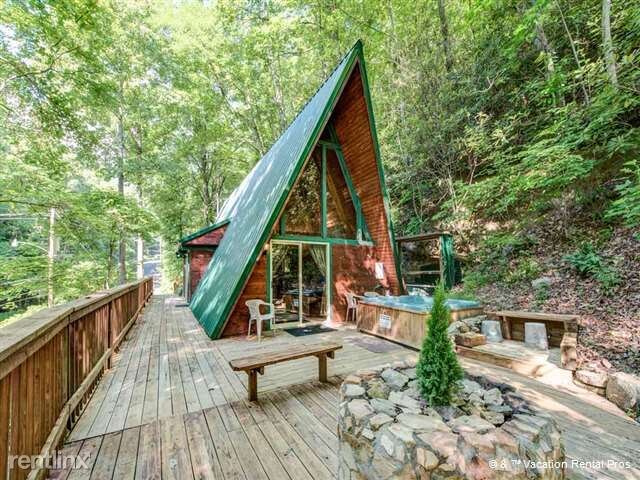 Primary Photo - 1166 Ski Mountain Rd