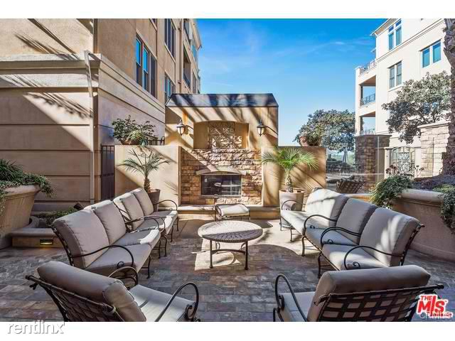 Building Photo - 5721 S Crescent Park
