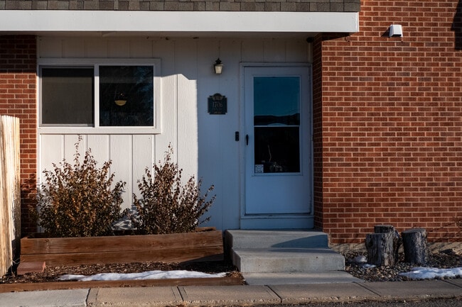 Building Photo - 1706 Palm Dr