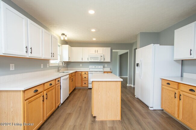 Foto del edificio - 6702 Shallow Rock Dr