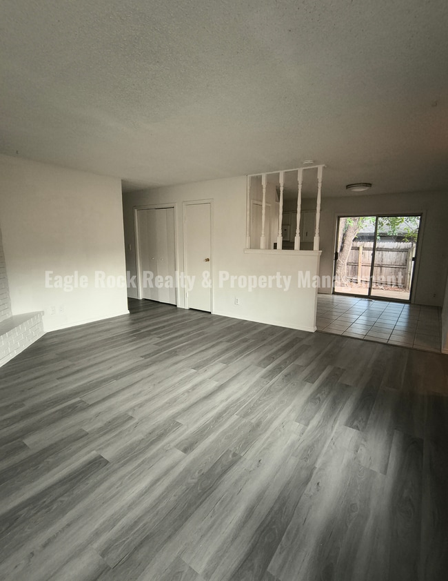 Building Photo - 4627 S 72nd E Pl