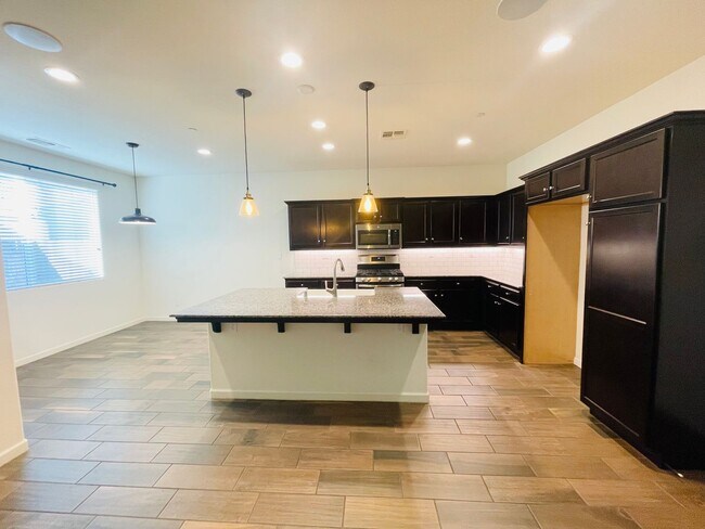 Foto del edificio - $2,195 Ashlan & Leonard 3 bed Home, Clovis...