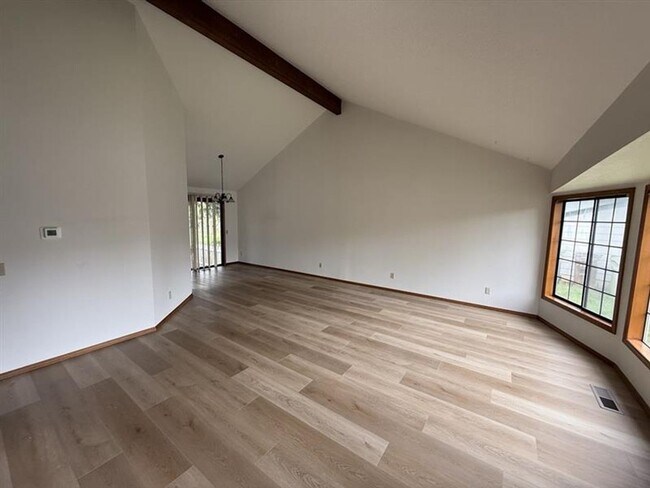 Foto del edificio - 17565 NW Woodmere Ct