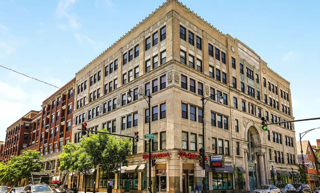 Historic Lofts at the Vic - 3150 N Sheffield Ave
