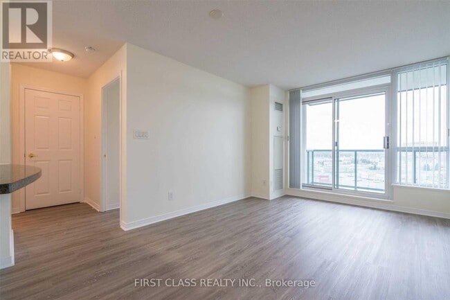 Building Photo - 4850 Glen Erin Dr