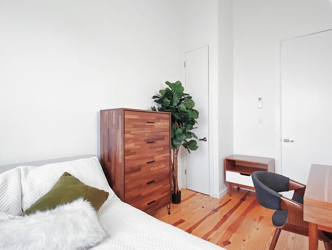 Photo - Furnished room/NOT APARTMENT