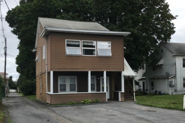 Primary Photo - 321 E Pine St