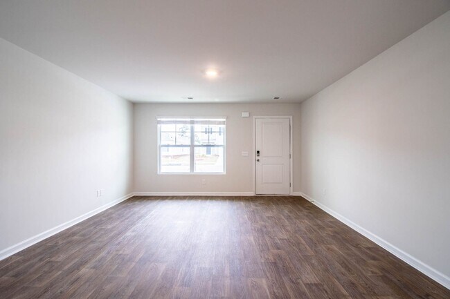 Building Photo - Amazing new community in Bloomingdale
