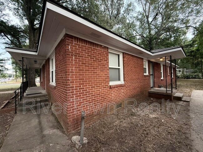 Photo - 727 E Raines Rd House