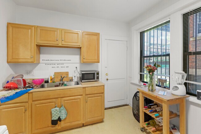 Building Photo - 1462 Commonwealth Ave