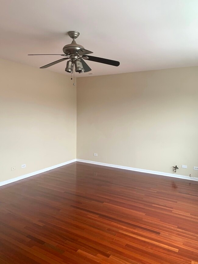 Building Photo - 5081 N Elston Ave