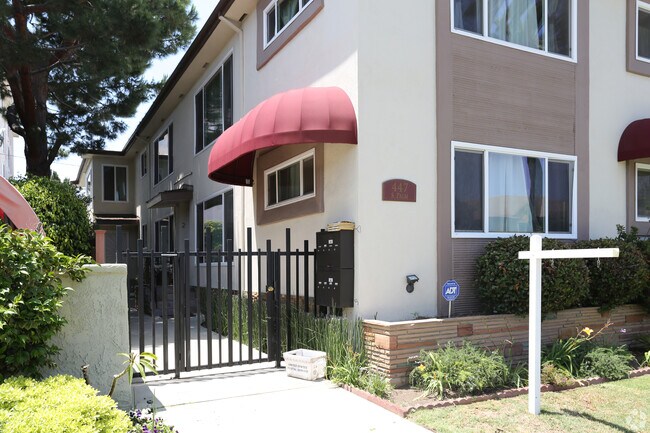 Building Photo - 447 S Palm Dr