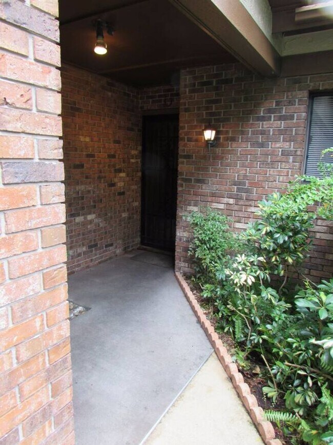 Building Photo - 2 Bedrooms/ 2 Baths, Large 2 story 1,050+ ...