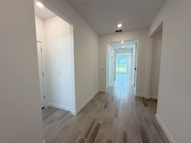 Foto del edificio - "Spacious Elegance Awaits: 5-Bed, 4.5-Bath Gem on Obsidian Drive!"